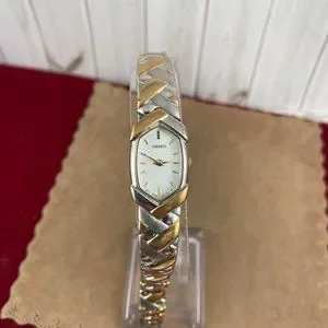 Vintage Sleek Thin Seiko Dress Watch 2 Tone Gold and Satin Finished Bracelet Vintage Seiko Watch 2 Tone Gold and Satin Finish Silver  main image 4